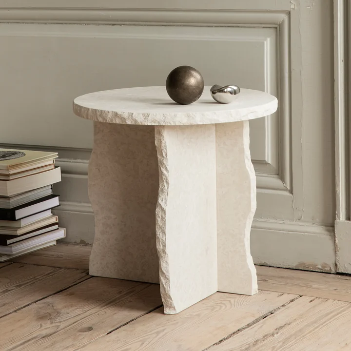 Mineral Marmor Skulpturtisch von Ferm Living aus Bianco Curia