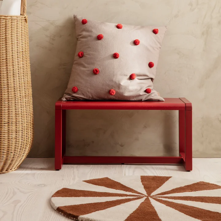 Dot Kissen von Ferm Living in der Ausführung caramel / rot