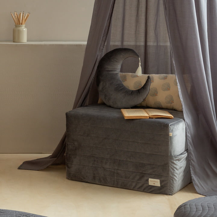 Sleepover Faltmatratze und Hocker von Nobodinoz in der Farbe schiefergrau