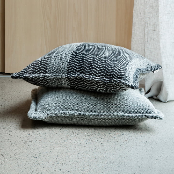 Fri Kissen 60 x 60 cm von Røros Tweed in gray day
