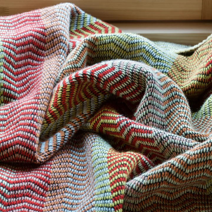 Fri Decke von Røros Tweed in summer red