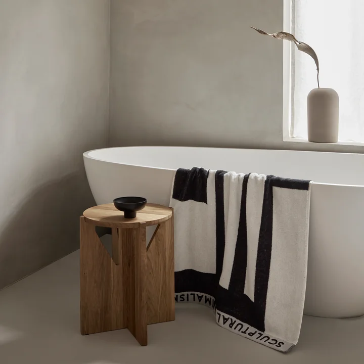 Minimal Handtuch von Kristina Dam Studio