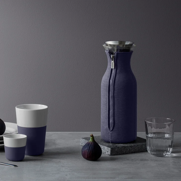 Kühlschrankkaraffe Woven 1.0 l von Eva Solo in der Farbe violett blau