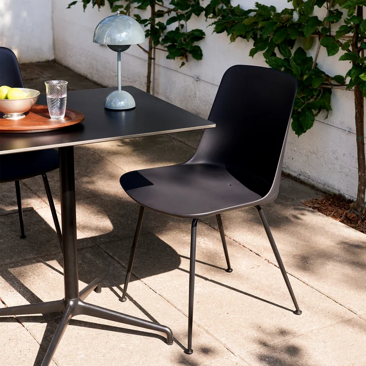 Rely HW70 Outdoor Chair, schwarz / schwarz von &Tradition
