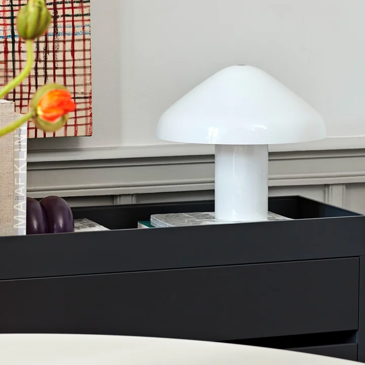 Pao Glas Tischleuchte von HAY in der Farbe weiß