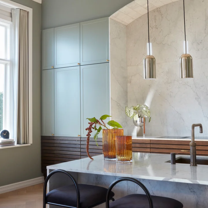 Die Folium Vase von AYTM