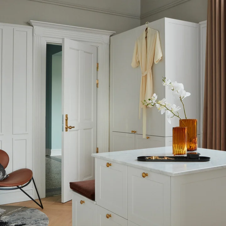 Die Folium Vase von AYTM