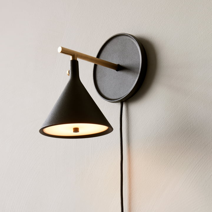 Cast Sconce Wandleuchte mit Dimmer von Audo in der Farbe schwarz