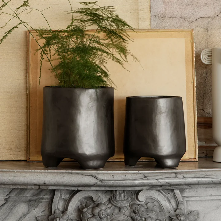 Esca Blumentopf von Ferm Living in der Farbe schwarz
