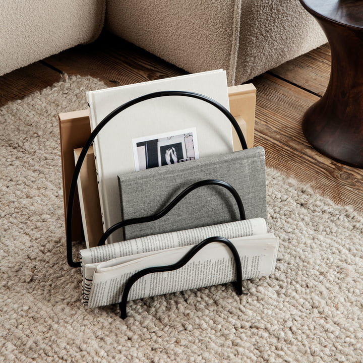 Lithos Magazinständer von Ferm Living in der Farbe schwarz