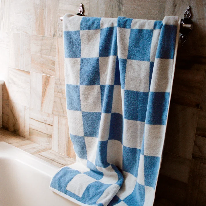Check Badetuch, 70 x 136 cm von HAY