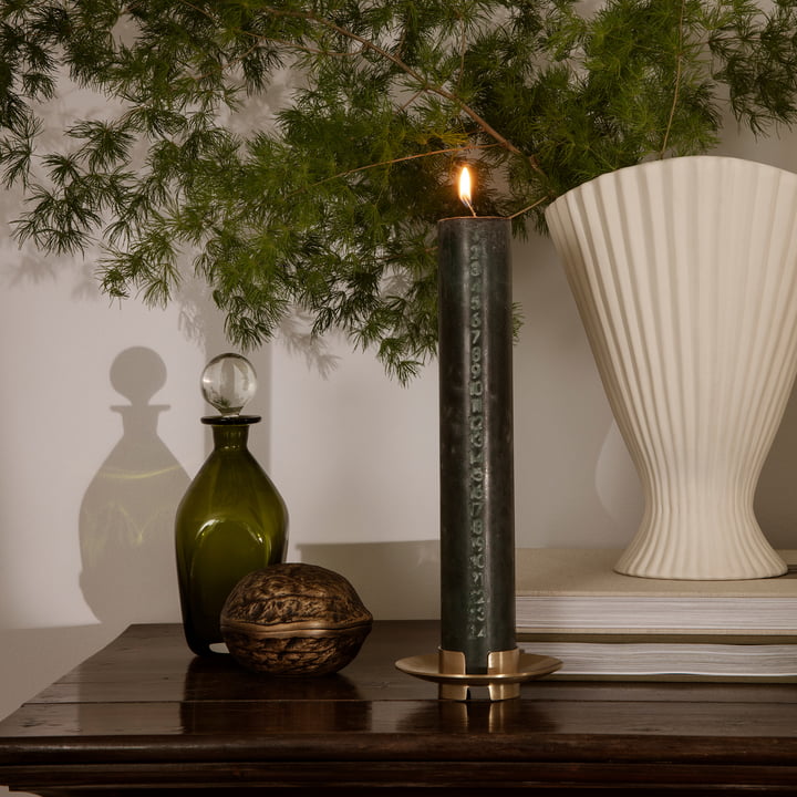 Pure Advent Kalenderkerze und Fountain Vase von ferm Living