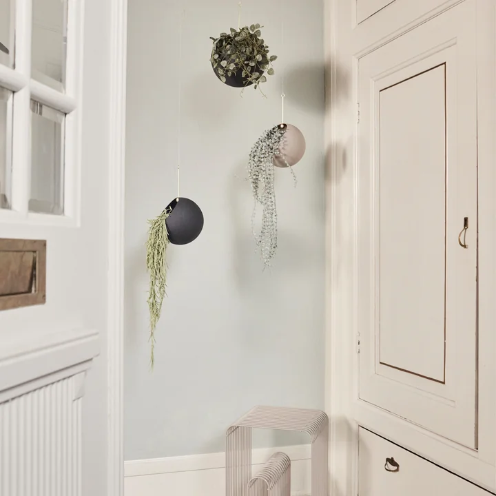 Globe Hängeblumentopf von AYTM