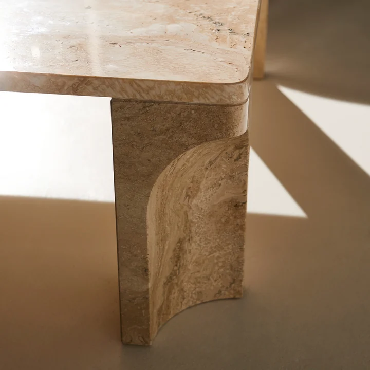 Doric Couchtisch von Gubi