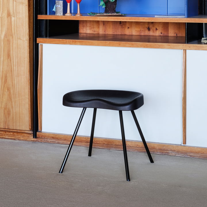 Tabouret 307 Hocker von Vitra in der Ausführung Eiche dunkel