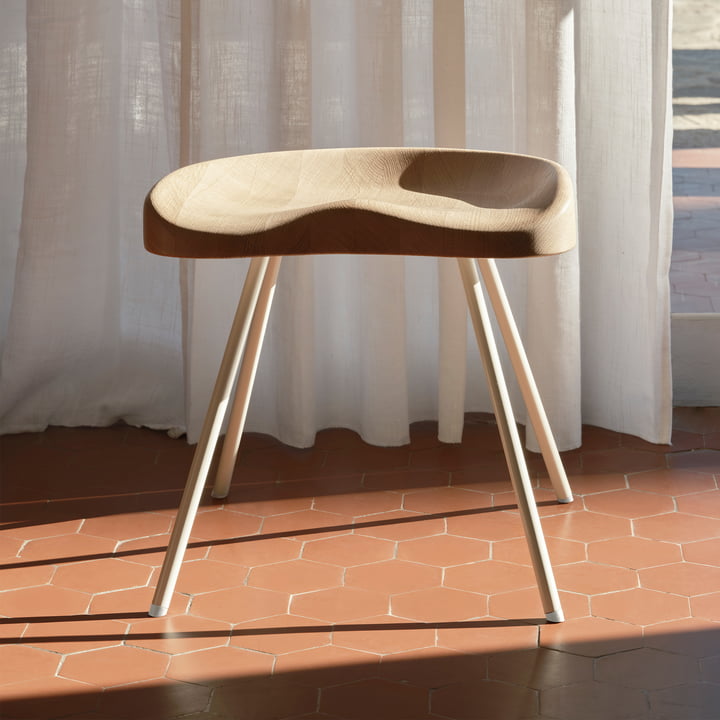 Tabouret 307 Hocker von Vitra in der Ausführung Eiche natur