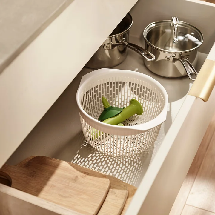 Spindola Salat-Schleudersieb für die Spüle von Joseph Joseph