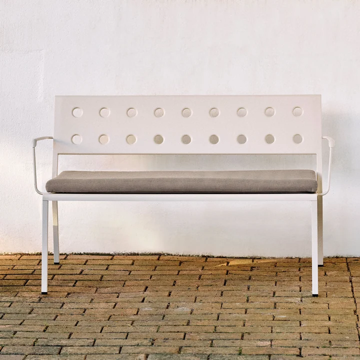 Balcony Lounge Bank mit Armlehnen, L 121,5 cm, chalk beige von HAY