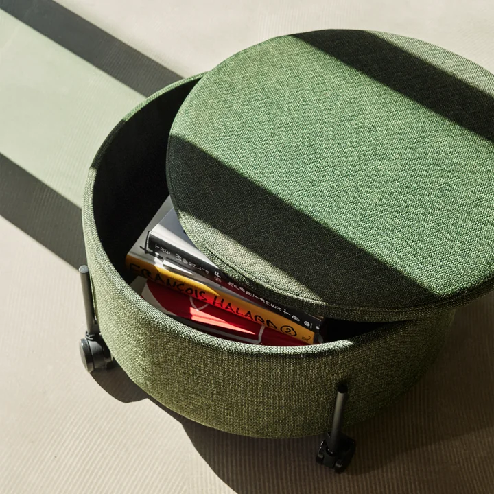 Contain Pouf mit Rollen von Hübsch Interior