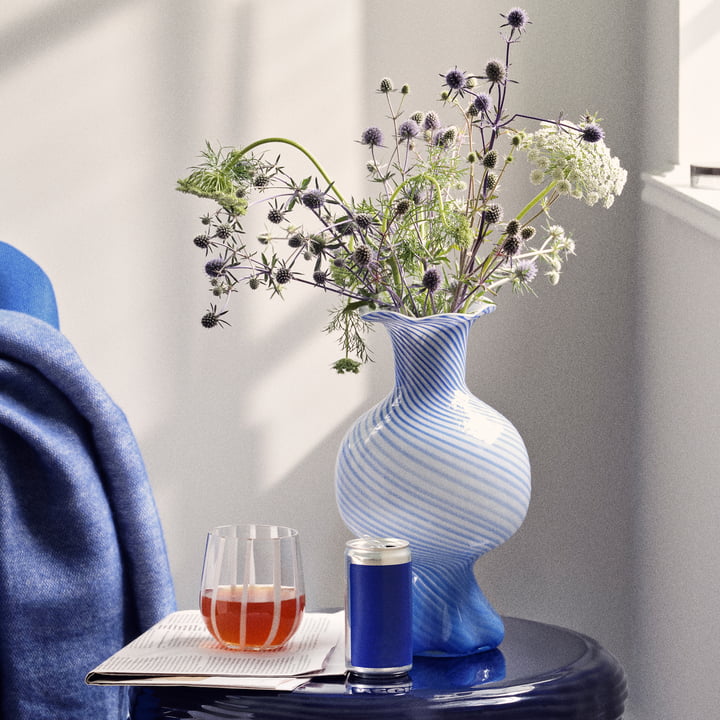 Mella Vase von Broste Copenhagen in der Farbe intense blue / off-white