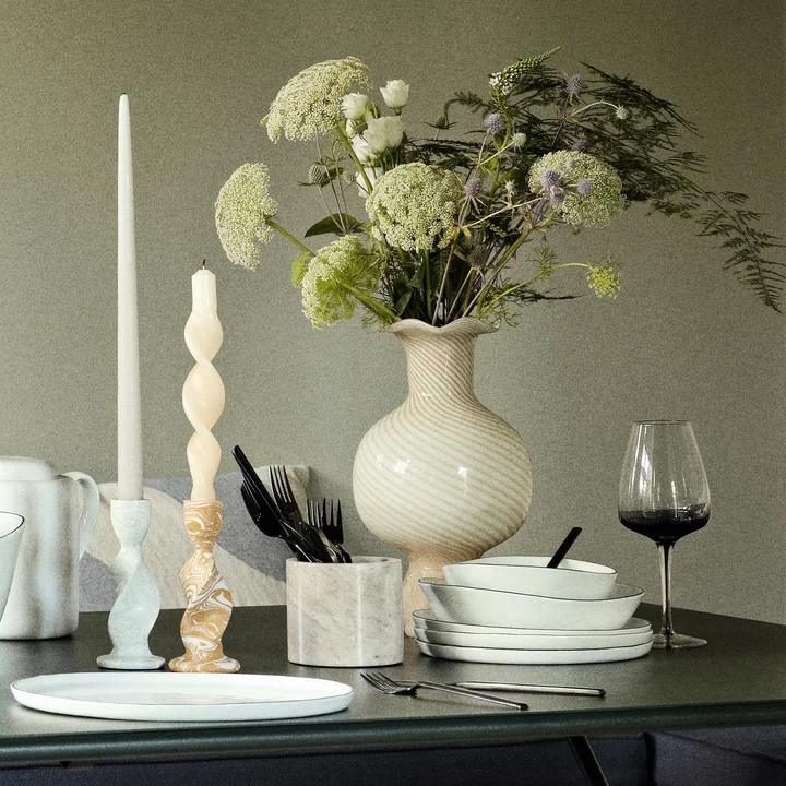 Mella Vase von Broste Copenhagen in der Farbe taupe sand / off-white