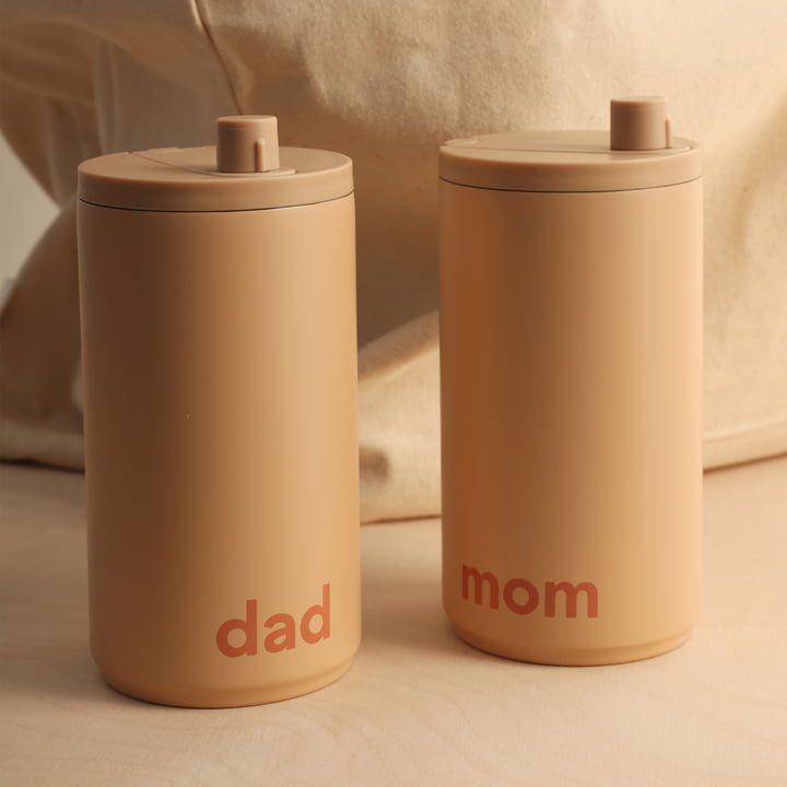 Travel Becher von Design Letters in der Ausführung Mom and Dad / beige