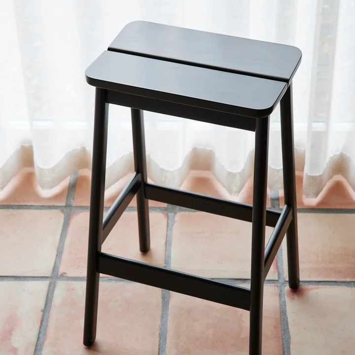 Angle Barhocker von Form & Refine 