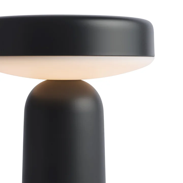 Ease Portable LED Outdoor Akkuleuchte von Muuto in der Farbe schwarz