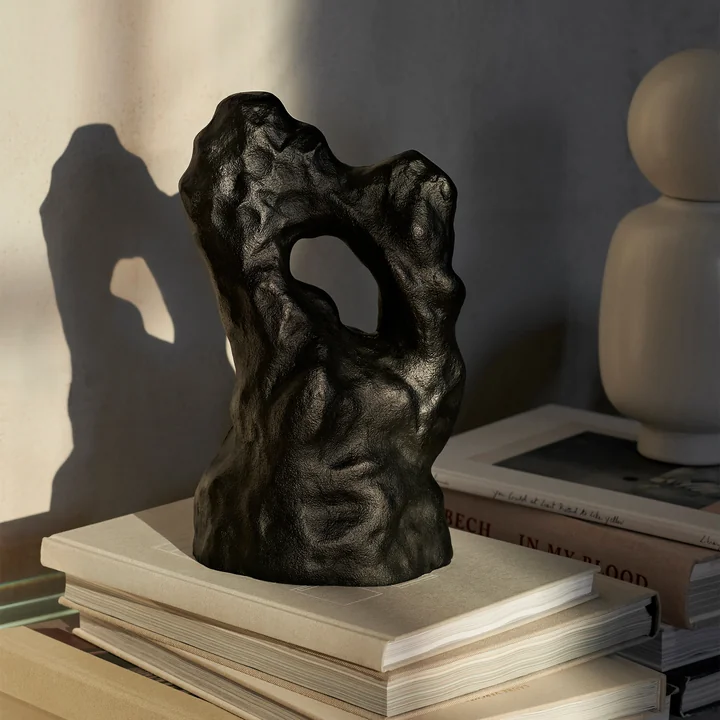 Grotto Skulptur von Ferm Living in der Farbe schwarz