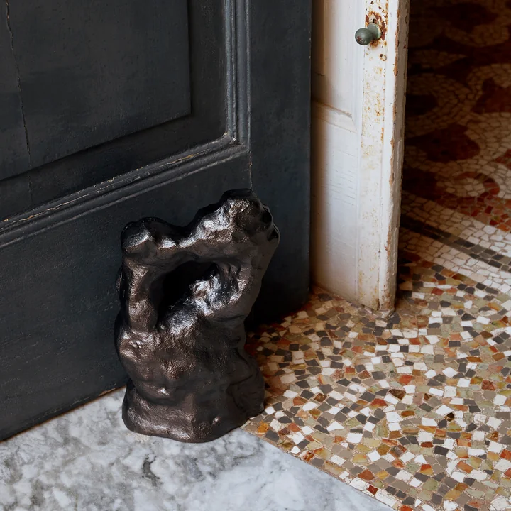 Grotto Skulptur von Ferm Living in der Farbe schwarz