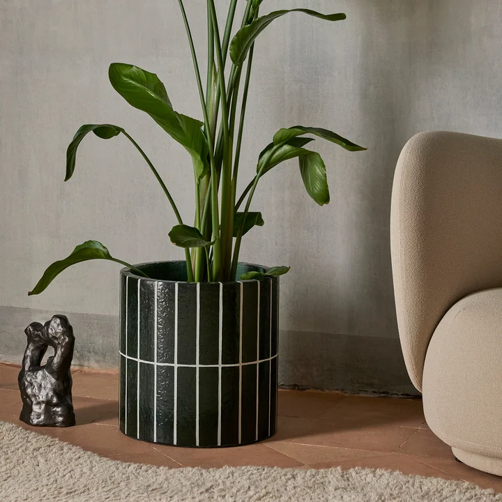 Pillar Pflanzentopf von Ferm Living in der Ausführung dunkelgrün