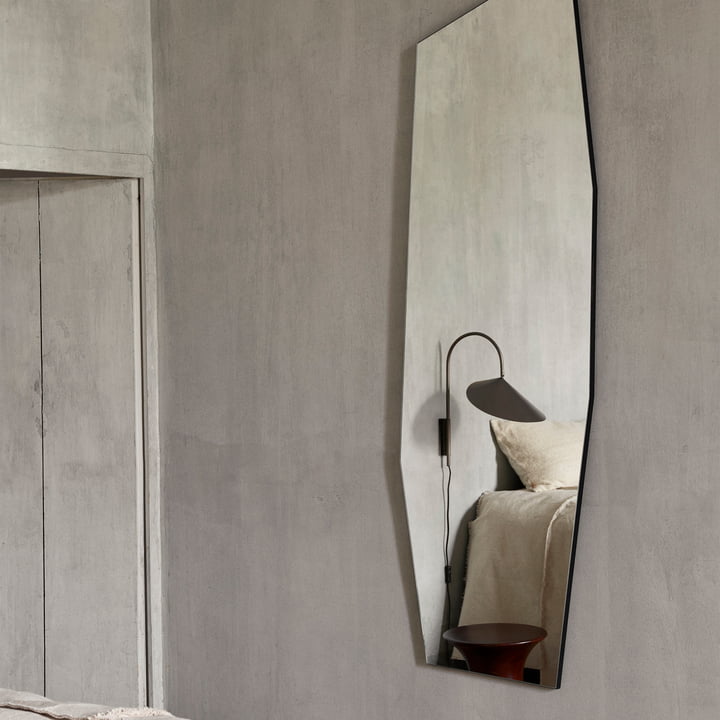 Shard Spiegel von Ferm Living in der Farbe schwarz
