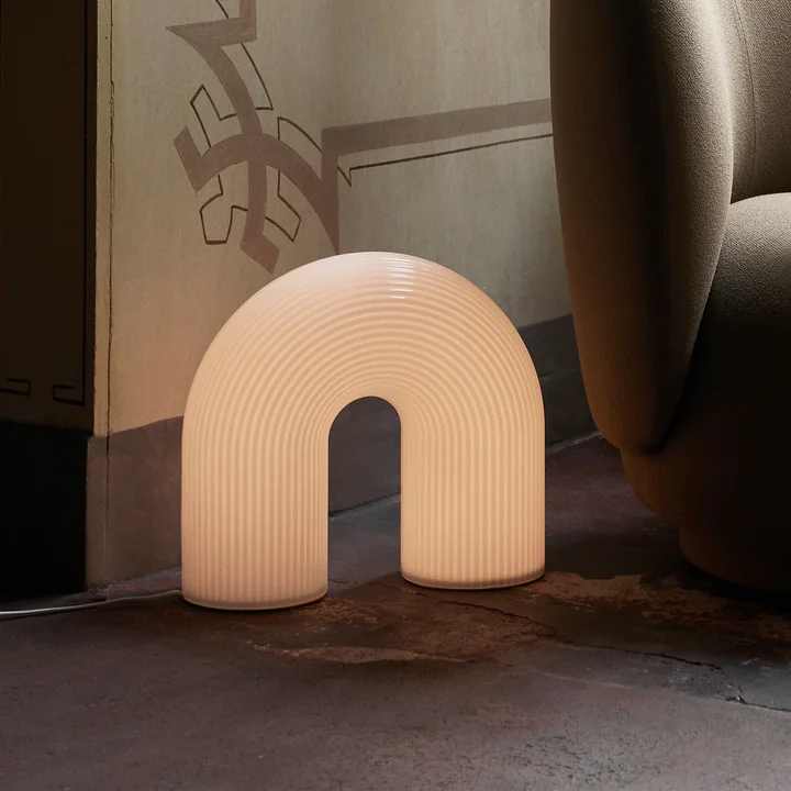 Vuelta LED Stehleuchte Ferm Living in der Farbe weiß