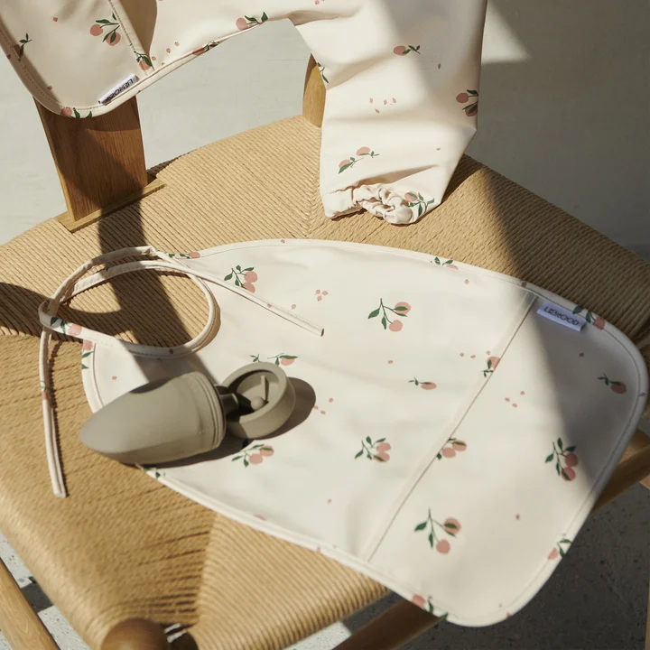 Lai Lätzchen von LIEWOOD in der Ausführung Pfirsich, sea shell