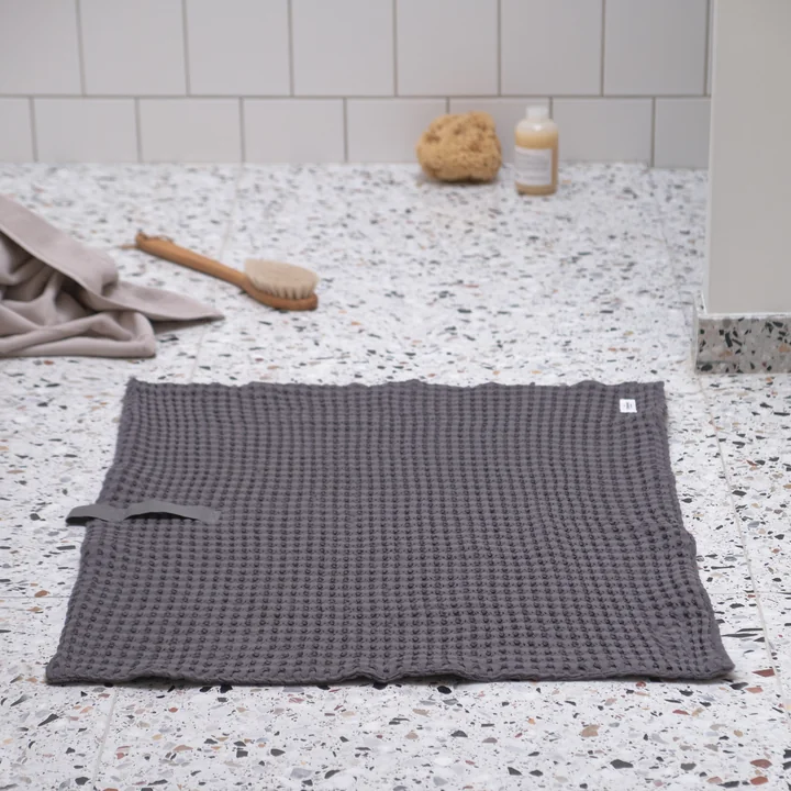 Big Waffle Badematte, 55 x 80 cm, dunkelgrau von The Organic Company