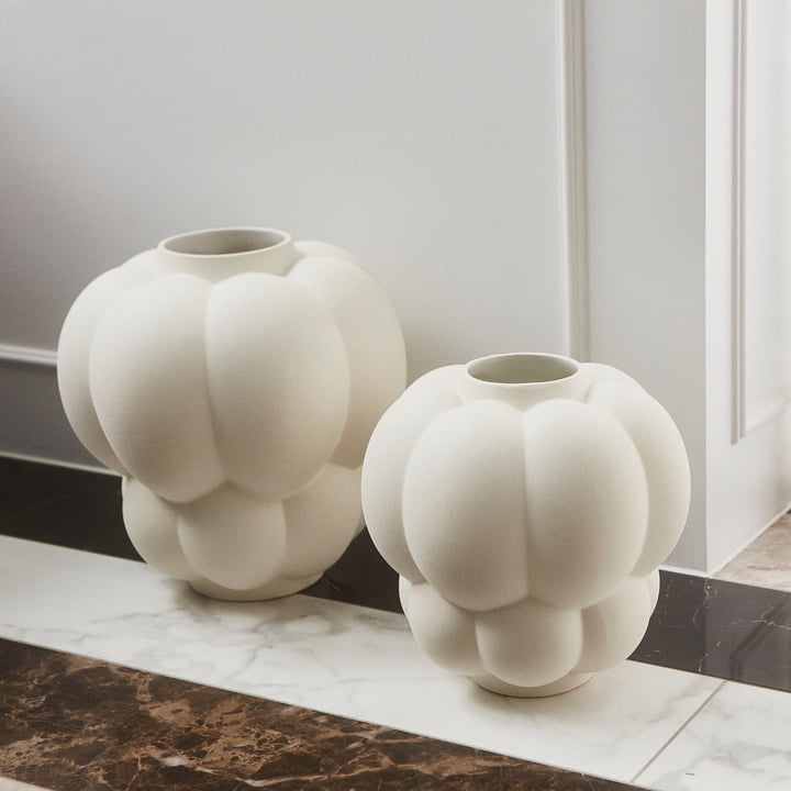 Die UVA Vase von AYTM in der Frage creme