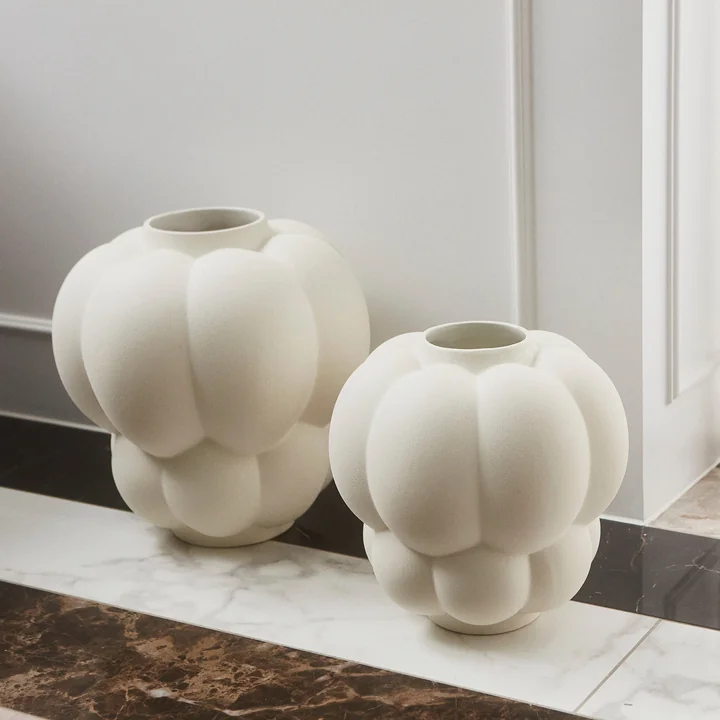 Die UVA Vase von AYTM in der Frage creme