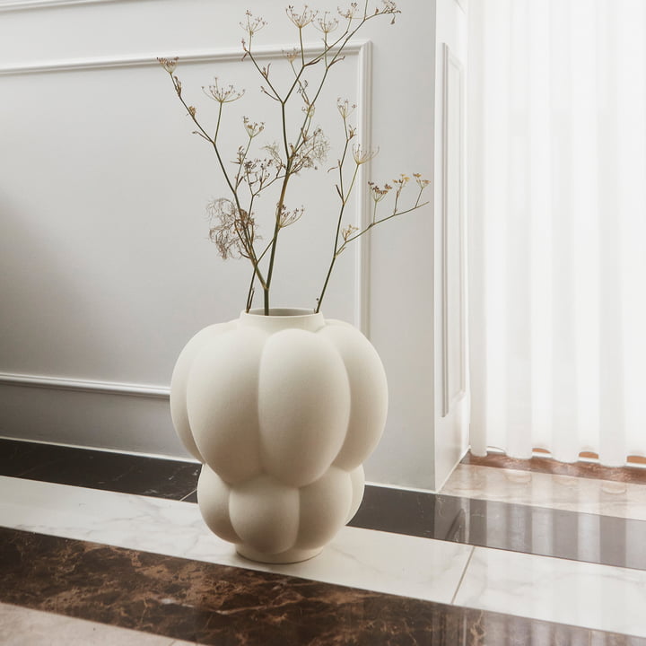 Die UVA Vase von AYTM in der Frage creme