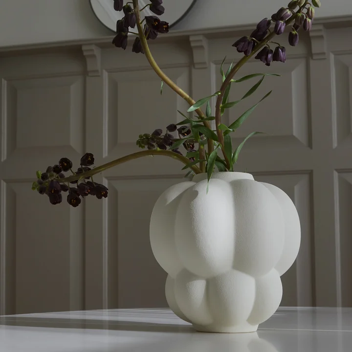 Die UVA Vase von AYTM in der Frage creme