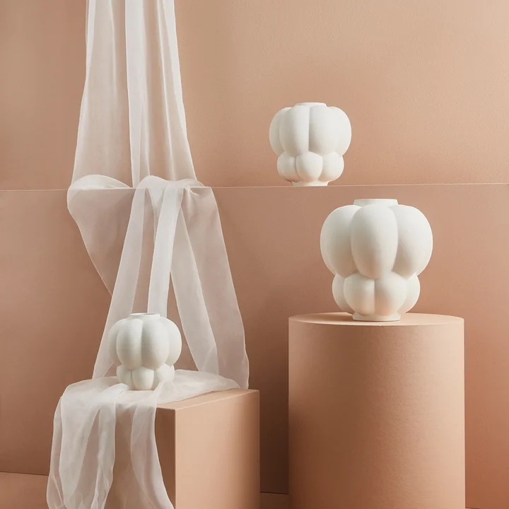 Die UVA Vase von AYTM in der Frage creme