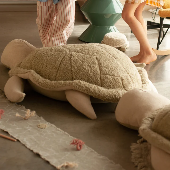 Sea Turtle Pouf von Lorena Canals