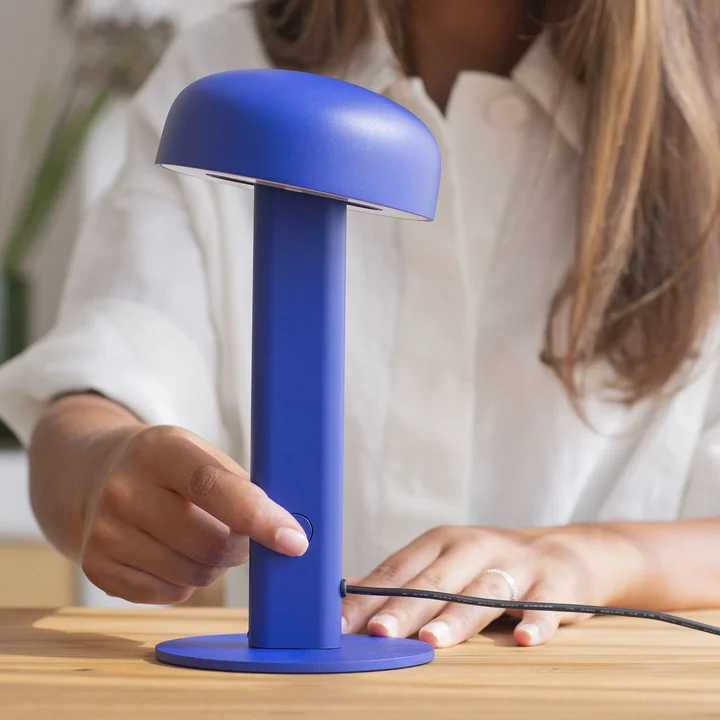 NOD Tischlampe LED, majorelle-blue von TipToe