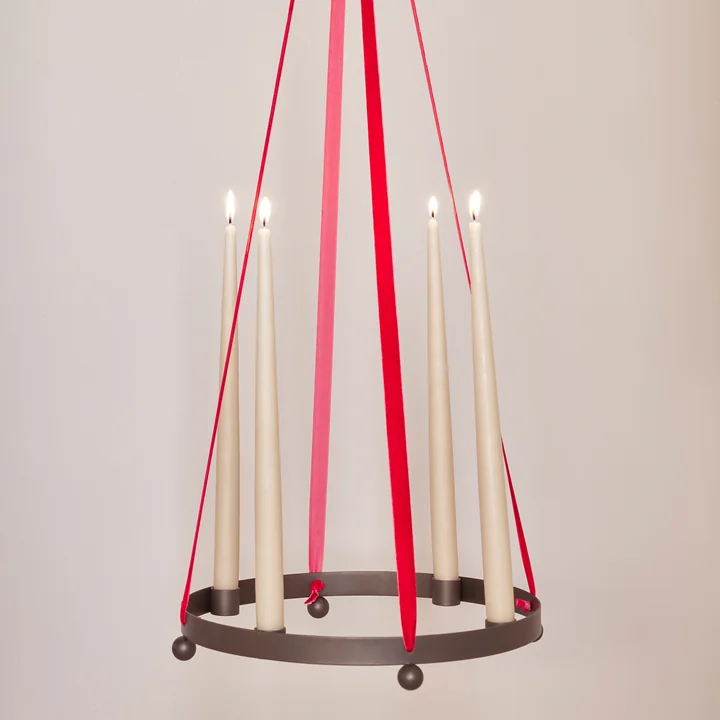 Adventskerzenhalter Pearl von OYOY in der Ausführung antikes Messing