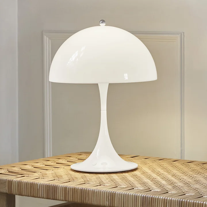 Panthella 250 Portable Akku LED-Tischleuchte, opalweiß von Louis Poulsen