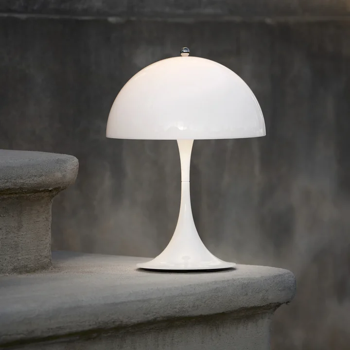 Panthella 250 Portable Akku LED-Tischleuchte, opalweiß von Louis Poulsen