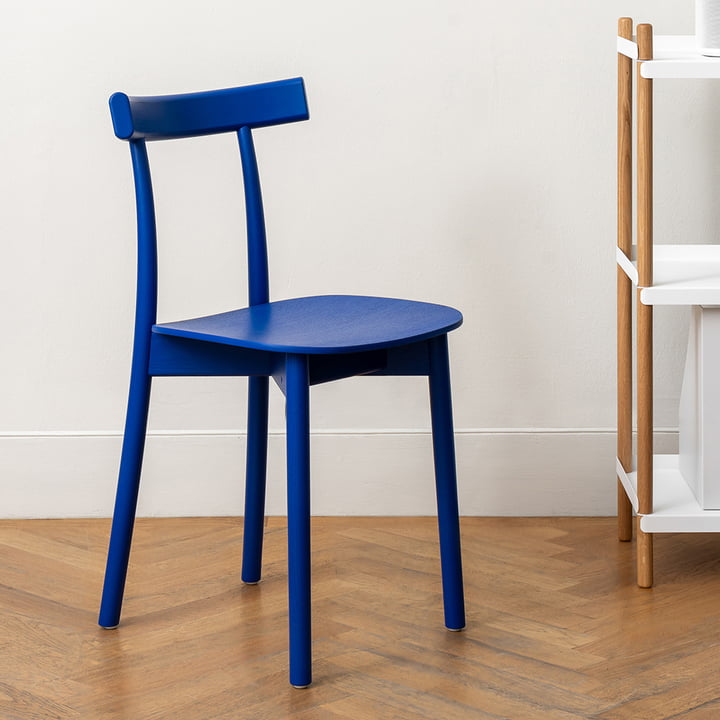 Skinny Wooden Chair in der Ausführung blau (RAL 5002)