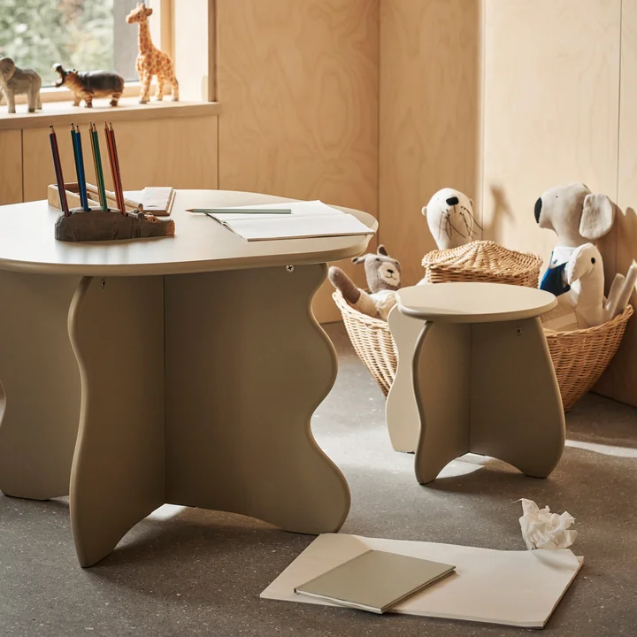 Ferm Living - Slope Kindertisch und Hocker, cashmere