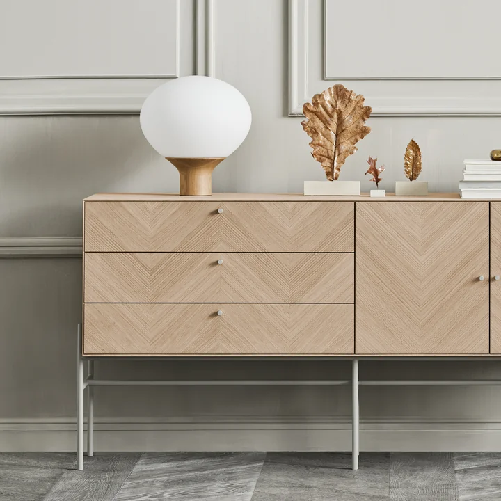 Acorn Tischleuchte, Eiche geölt / Opalglas matt von Bolia