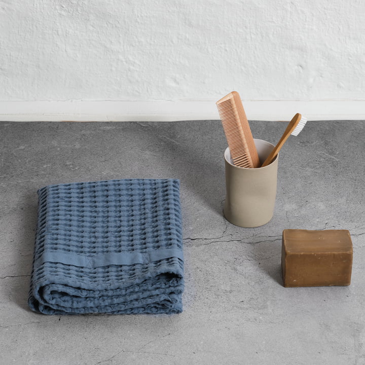 The Organic Company - Big Waffle Handtuch, 50 x 75 cm, grau blau Lifestyle