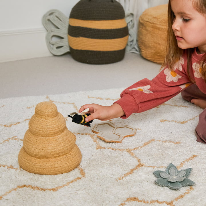 Pollination Spielteppich mit Spielzubehör von Lorena Canals